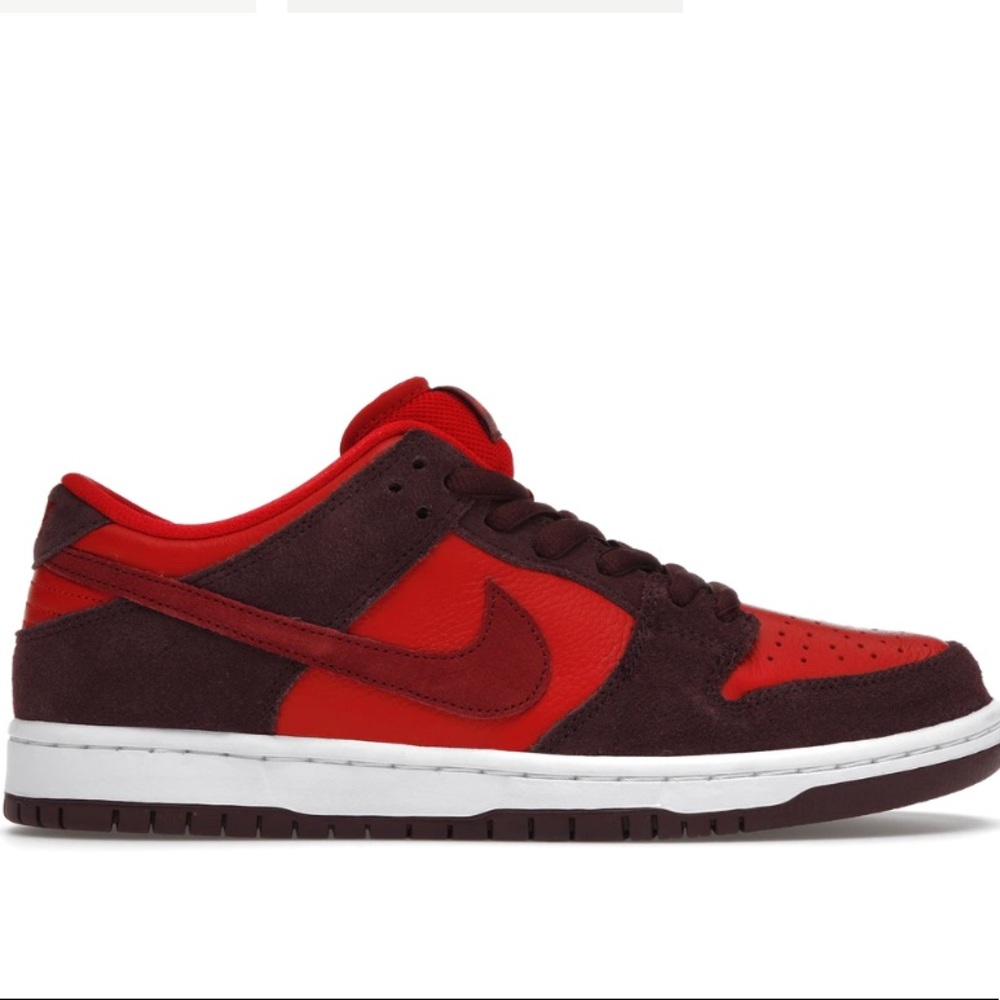 Nike SB Dunk Low Cherry